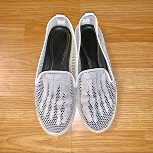 Skeleton feet lace flats